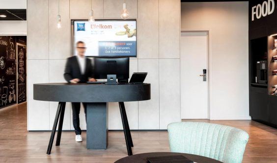 Van digital signage leverancier tot AV integrator bij ibis Gent